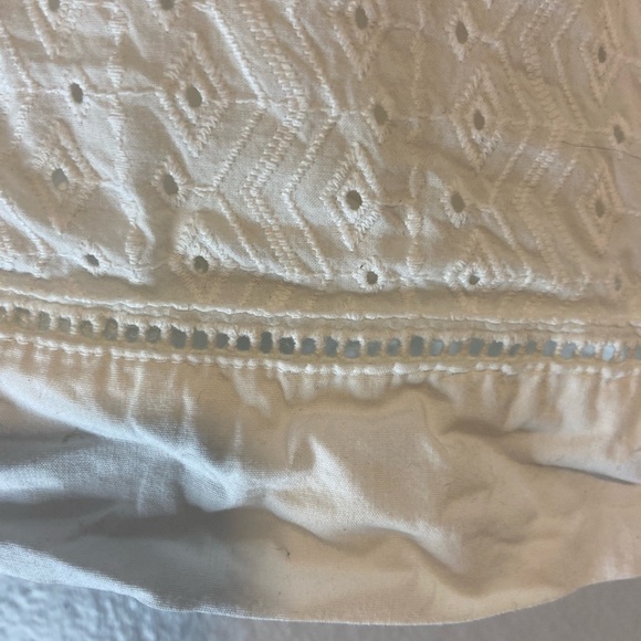 Osh KoshBeautiful Long sleeve eyelet Dress with button back. Lined. White.5T - Picture 9 of 11